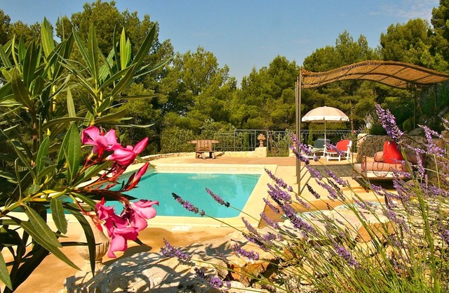 South-facing Provencal villa. Dominant view. Swimming pool open from April to October