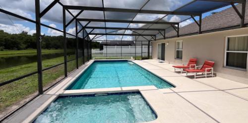South Facing Pool with Lake View - Ideal for Families & Couples