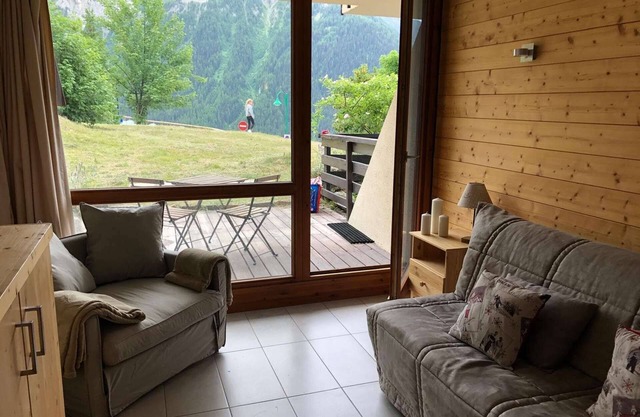 South-facing studio with terrace and mountain view