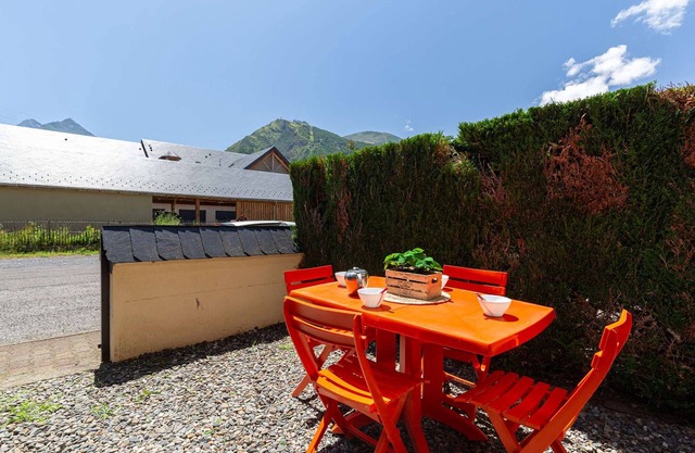 South-facing T2 apartment, calm, near Saint-Lary, 4 people