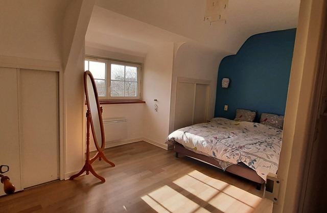 South Finistère 10mn beaches 2 pieces 2/4 people garden in a former school