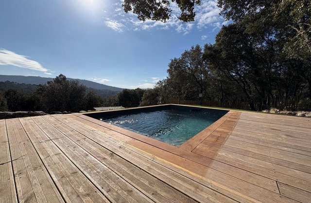 South France, A/C independent villa, 6 guests, 3 suites, heated private pool