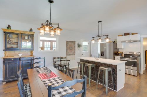 South Haven Farmhouse with Fire Pit, 4 Mi to Beach!