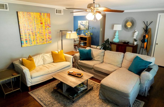 South Knox Spot | Grill, Outdoor Pool & Lounge!