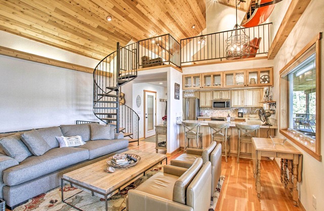 South Lake Coeur d'Alene Home w/Dock & Kayaks!