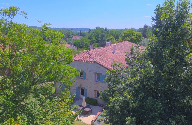 South West in Gascony, Park with swimming pool, quiet comfort near Auvillar