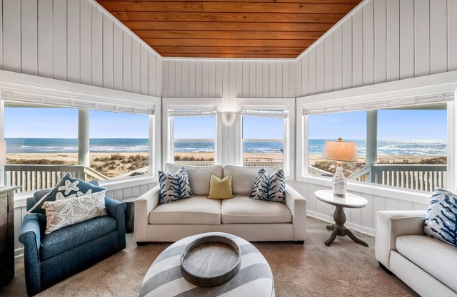 South Wind: Gorgeous Beachfront Home, Private Pool, Hot Tub, Fire Pit