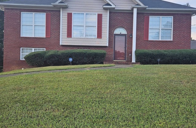 Southern Charm Spacious 4-bedrooms 3 full baths Home in Lovely Birmingham, AL