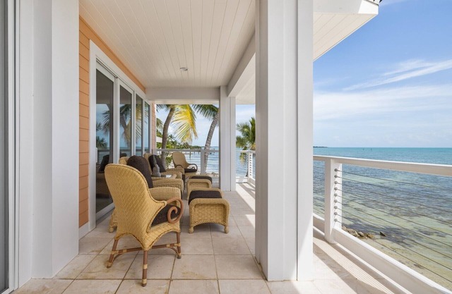 Southern Comfort - Charming oceanfront private oasis!