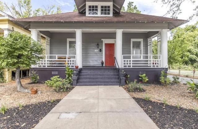 Southern Cottage Minutes to Mercer & Downtown