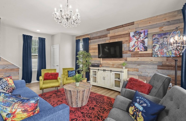 Southern Style Home! 4 Luxe K Suites+Shuttle POOL!