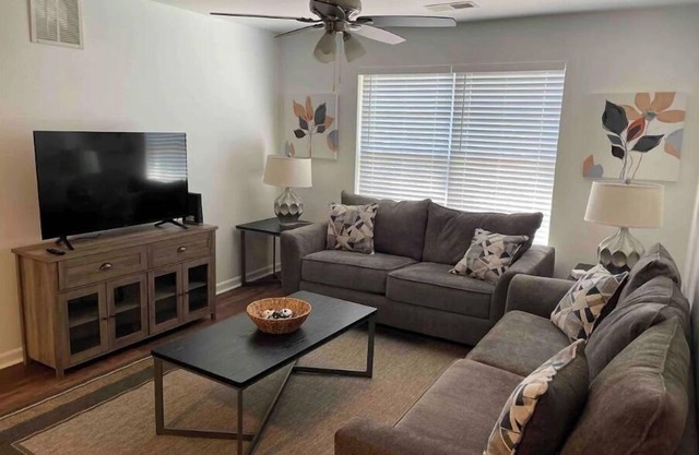 Southside Suite Living, Spacious 2 Bedroom/2 Bath