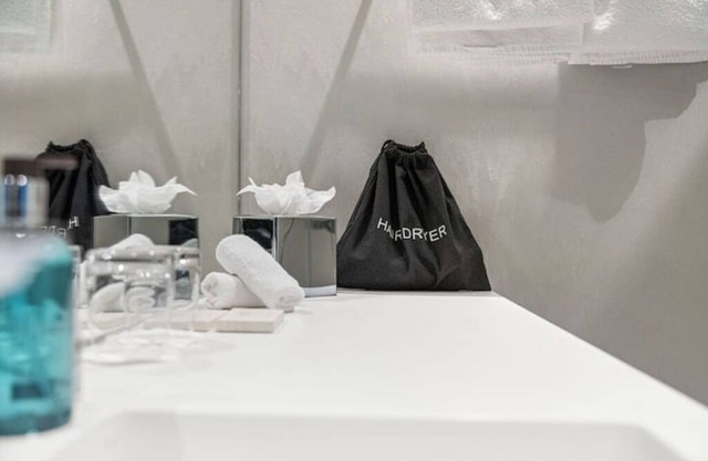 Spa-Studio with Stunning Views & Private Bathtub