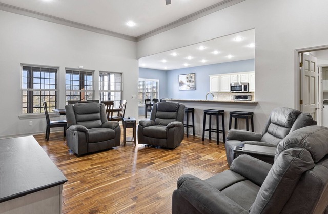 Space and Comfort Abounds in this 6 Bedroom Luxury condo at Stonebridge!!