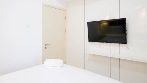 Spacey and Homey 2BR at Supermall Mansion Apartment By Travelio