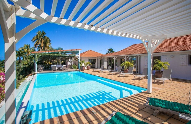 Spacieuse Villa de Luxe de 5 Chambres Avec Piscine Privée et vue mer