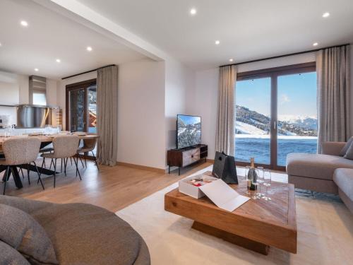Spacieux appartement avec spa, 3 chambres, accès facile aux pistes à Courchevel Moriond - FR-1-563-143