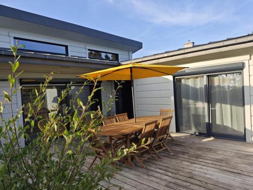 Spacieux Chalet en Bois Massif au coeur du Finistère