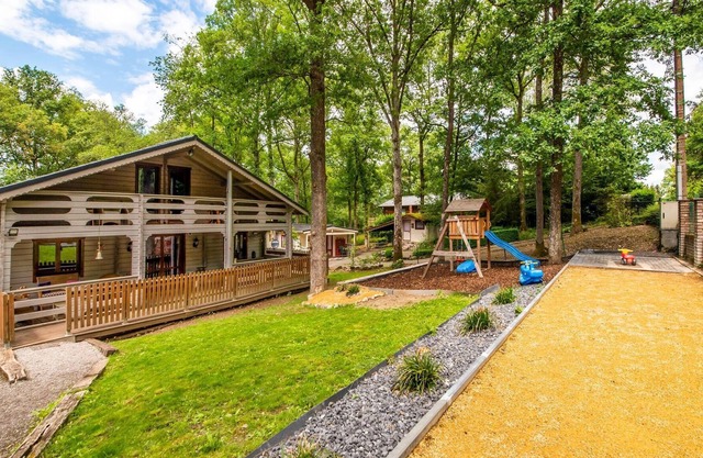 Spacious chalet in the Ardennes with sauna and bubble bath