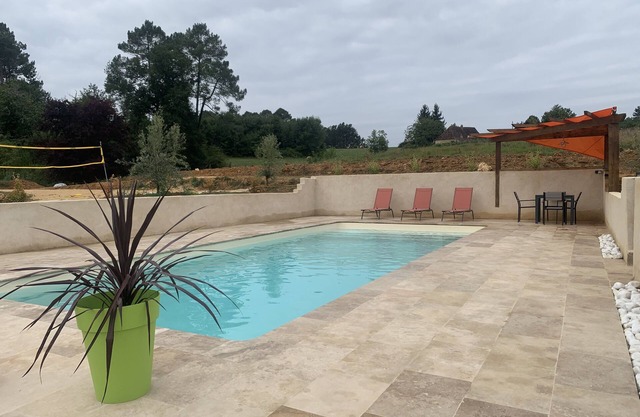 Spacious Renovated Farmhouse with Swimming Pool - Sleeps 14