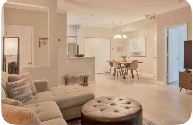 Spacious 1 bedroom condo, walk to the water!