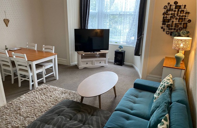 Spacious 1 Bedroom Flat near Seafront, Penzance. Pet-Friendly!
