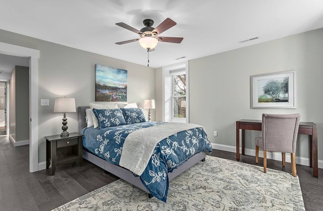 Spacious 1 Bedroom Guest Suite; Private entrance; less than 10 min DT AVL!