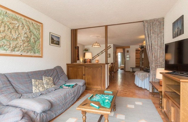 Spacious 10-Person Apartment in Serre-Chevalier with Balconies, Parking, and Ski Storage