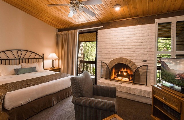 Spacious 1300 sq ft Villa at the beautiful Arroyo Roble Resort in uptown Sedona