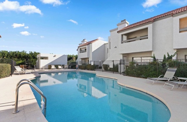 Spacious 1BR Condo w/Patio & Close to Old Town