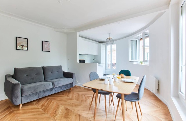 Spacious 1BR flat next to Montmartre