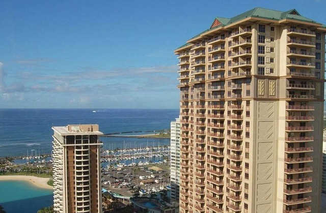 Spacious 1BR Premier Suite at Grand Waikikian – Aloha Comfort in Waikiki