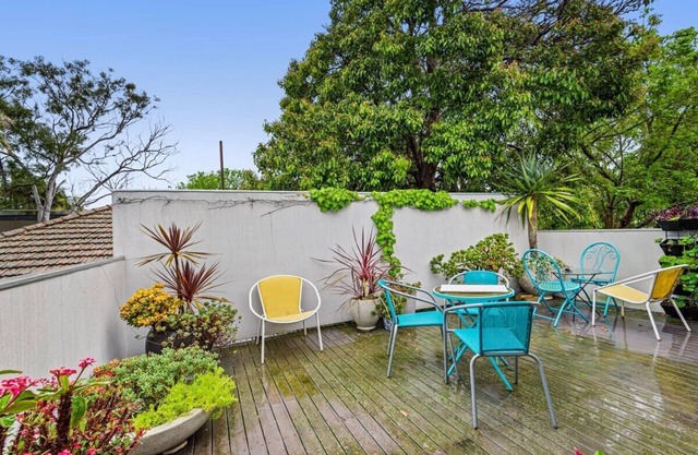 Spacious 2-Bed Apartment Minutes From Elwood Beach