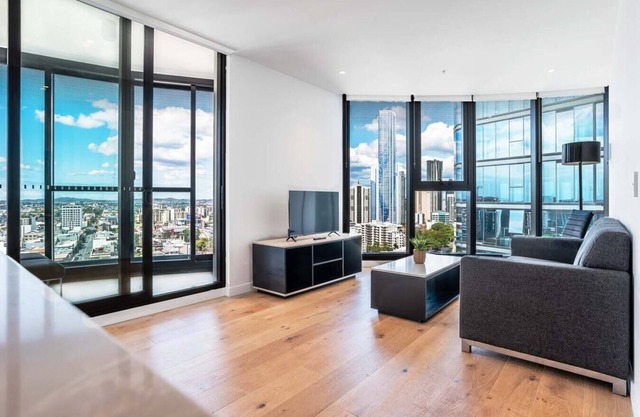 Spacious 2 bedroom Apartment with Rooftop Access