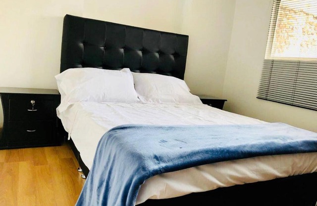 SPACIOUS 2 BEDROOM APARTMENT GREAT LOCATION (202)