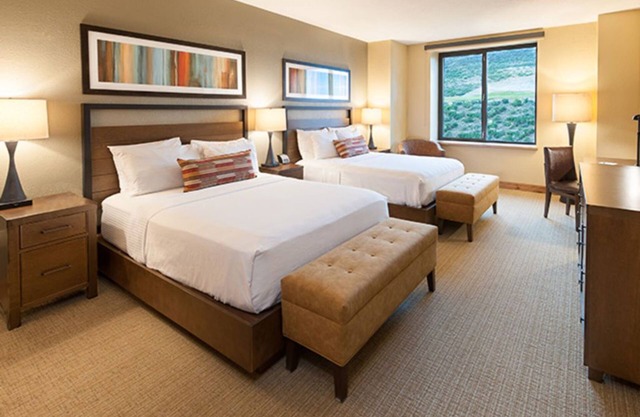 Spacious 2-Bedroom Suite w/King & 2 Queens, Views