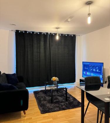 Spacious 2 Bedrooms Apartment In Stratford