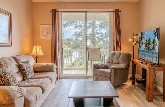 Spacious 2 BR Condo-Golf Course Views! River Oaks 65-M