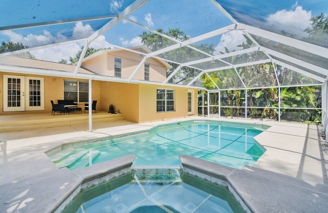 Spacious 2 Story - Pool - Game Room - Tampa