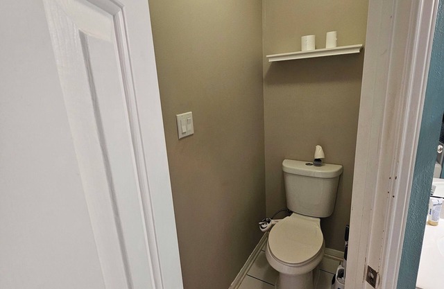 Spacious 2140sqft 4-bedroom house with AC, WiFi. NO PARTIES/SMOKING.