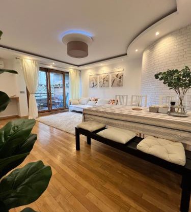 Spacious 2BR Balcony and AC