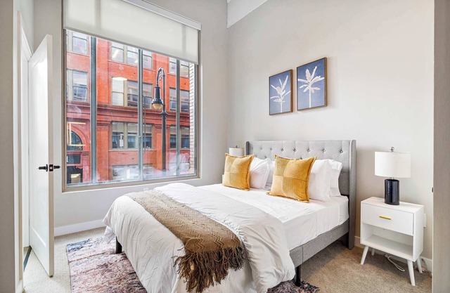 Spacious 2BR CozySuites | OTR Downtown #08