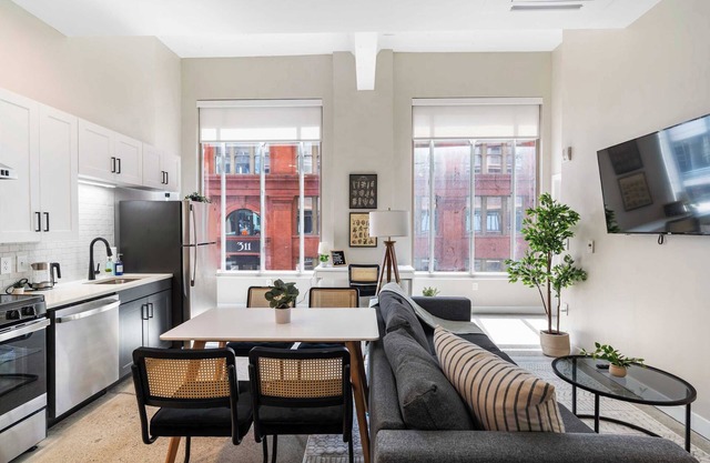 Spacious 2BR CozySuites OTR Downtown #12