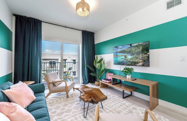 Spacious 2BR Getaway with AC, Parking, WiFi, Close to Beach & Gulfstream Park