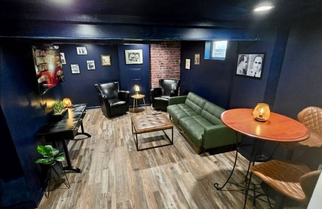 Spacious 3 bed & 2 full bath in Indy. Central location + outdoor amenities