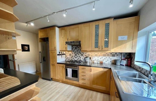 Spacious 3 bed family home with garden and parking