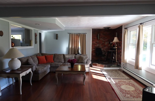 Spacious 3 bed room 2 bath room unit