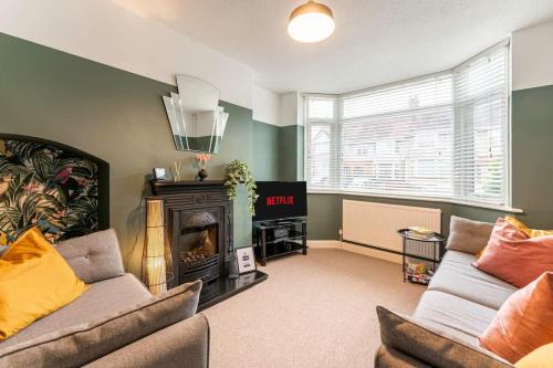 Spacious 3-Bed with parking NEAR NEC & BHX AIRPORT
