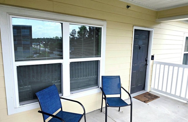 Spacious 3-bedroom apartment with AC, WiFi in charming Port Wentworth