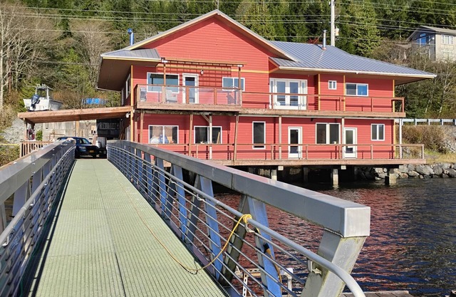 Spacious 3-bedroom apartment on the water in Ketchikan: Tongass Narrows